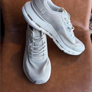 ON's cloud rec Running Men's light tan  Athletic Shoes.